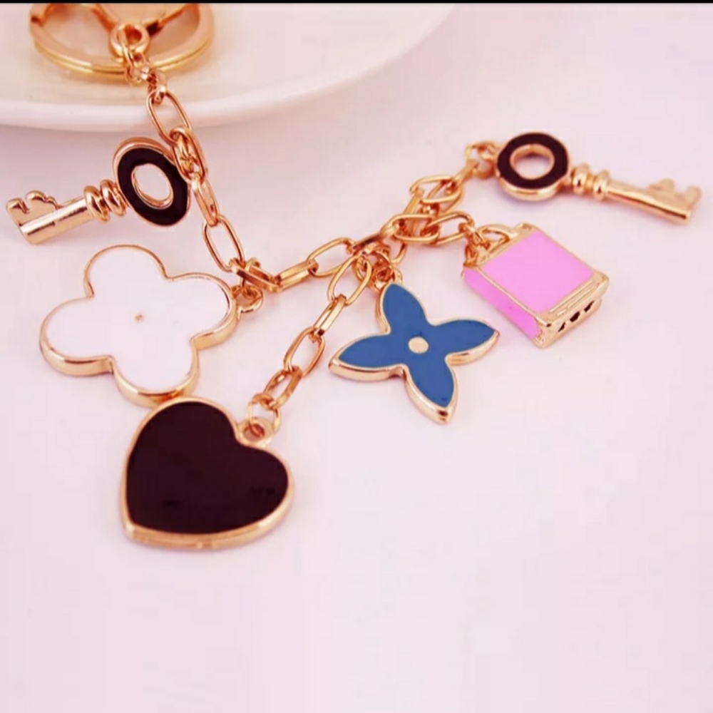 Super cute key/purse chain.